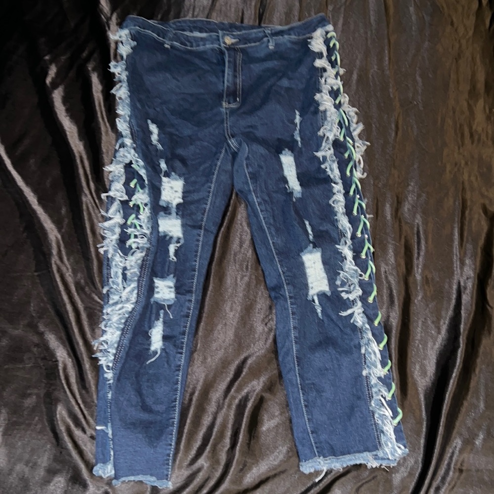Size 2xl (18) ripped denim jeans